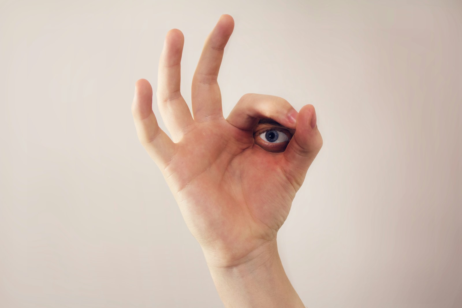 7 Signs Your Intuition Is Trying to Tell You Something